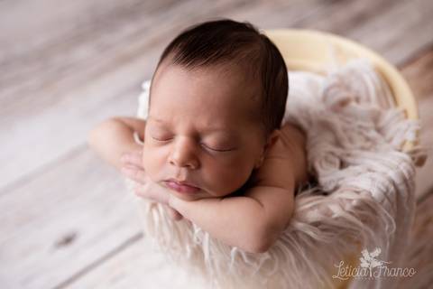 bebê recém nascido newborn brasilia fotografa fotografo fotógrafa brasília df distrito federal baby bebe reborn book melhor leticia franco letícia lua nova art arte foto wrap enrolado '