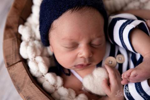 bebê recém nascido newborn brasilia fotografa fotografo fotógrafa brasília df distrito federal baby bebe reborn book melhor leticia franco letícia lua nova art arte foto wrap enrolado '