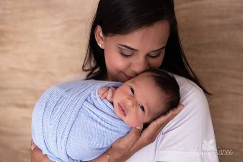 bebê recém nascido newborn brasilia fotografa fotografo fotógrafa brasília df distrito federal baby bebe reborn book melhor leticia franco letícia lua nova art arte foto wrap enrolado '