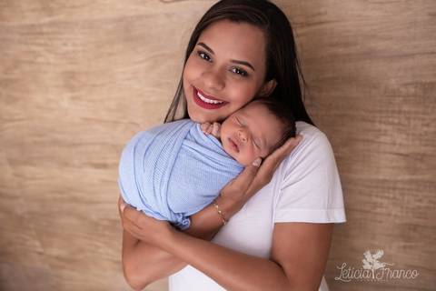 bebê recém nascido newborn brasilia fotografa fotografo fotógrafa brasília df distrito federal baby bebe reborn book melhor leticia franco letícia lua nova art arte foto wrap enrolado '
