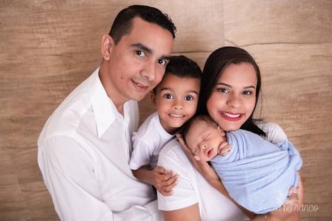 bebê recém nascido newborn brasilia fotografa fotografo fotógrafa brasília df distrito federal baby bebe reborn book melhor leticia franco letícia lua nova art arte foto wrap enrolado '