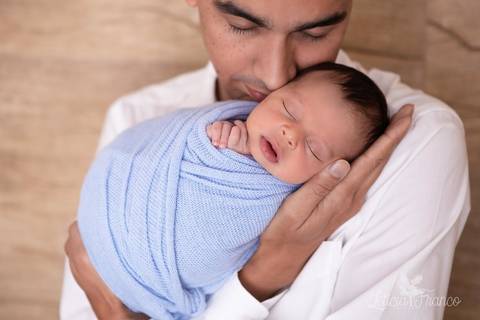 bebê recém nascido newborn brasilia fotografa fotografo fotógrafa brasília df distrito federal baby bebe reborn book melhor leticia franco letícia lua nova art arte foto wrap enrolado '