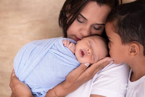 bebê recém nascido newborn brasilia fotografa fotografo fotógrafa brasília df distrito federal baby bebe reborn book melhor leticia franco letícia lua nova art arte foto wrap enrolado '