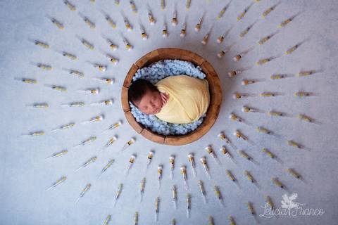 bebê recém nascido newborn brasilia fotografa fotografo fotógrafa brasília df distrito federal baby bebe reborn book melhor leticia franco letícia lua nova art arte foto wrap enrolado  seringas trombofolia'