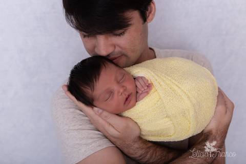 bebê recém nascido newborn brasilia fotografa fotografo fotógrafa brasília df distrito federal baby bebe reborn book melhor leticia franco letícia lua nova art arte foto wrap enrolado '