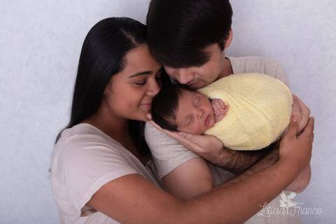 bebê recém nascido newborn brasilia fotografa fotografo fotógrafa brasília df distrito federal baby bebe reborn book melhor leticia franco letícia lua nova art arte foto wrap enrolado '