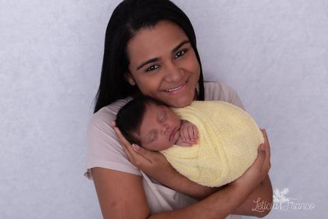 bebê recém nascido newborn brasilia fotografa fotografo fotógrafa brasília df distrito federal baby bebe reborn book melhor leticia franco letícia lua nova art arte foto wrap enrolado '