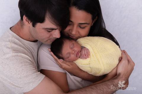 bebê recém nascido newborn brasilia fotografa fotografo fotógrafa brasília df distrito federal baby bebe reborn book melhor leticia franco letícia lua nova art arte foto wrap enrolado '