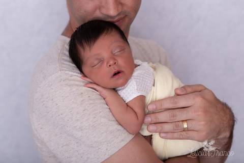 bebê recém nascido newborn brasilia fotografa fotografo fotógrafa brasília df distrito federal baby bebe reborn book melhor leticia franco letícia lua nova art arte foto wrap enrolado '