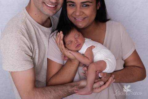 bebê recém nascido newborn brasilia fotografa fotografo fotógrafa brasília df distrito federal baby bebe reborn book melhor leticia franco letícia lua nova art arte foto wrap enrolado '