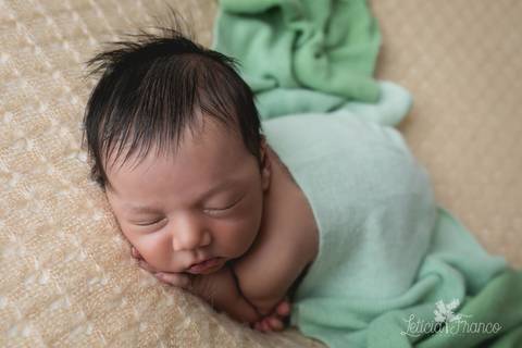 manta amarela com textura wrap verde bebê recém nascido newborn brasilia fotografa fotografo fotógrafa brasília df distrito federal baby bebe reborn book melhor leticia franco letícia lua nova art arte foto'