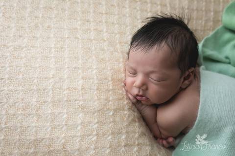 manta amarela com textura wrap verde bebê recém nascido newborn brasilia fotografa fotografo fotógrafa brasília df distrito federal baby bebe reborn book melhor leticia franco letícia lua nova art arte foto'