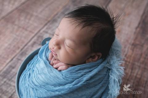 bebê recém nascido newborn brasilia fotografa fotografo fotógrafa brasília df distrito federal baby bebe reborn book melhor leticia franco letícia lua nova art arte foto wrap enrolado perfil jardim botânico baldinho'