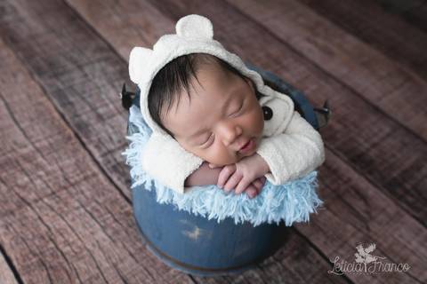 bebê recém nascido newborn brasilia fotografa fotografo fotógrafa brasília df distrito federal baby bebe reborn book melhor leticia franco letícia lua nova art arte foto wrap enrolado ursinho baldinho'