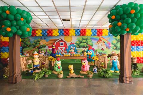 decoração festas criativas galinha pintadinha na happy birthday registrado pela fotógrafa Letícia Leticia Franco em brasília brasilia df'