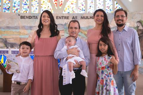 pais bebe criança com padrinhos batizado nossa senhora de fatima df registrado pela fotógrafa Letícia Leticia Franco em brasília brasilia df'