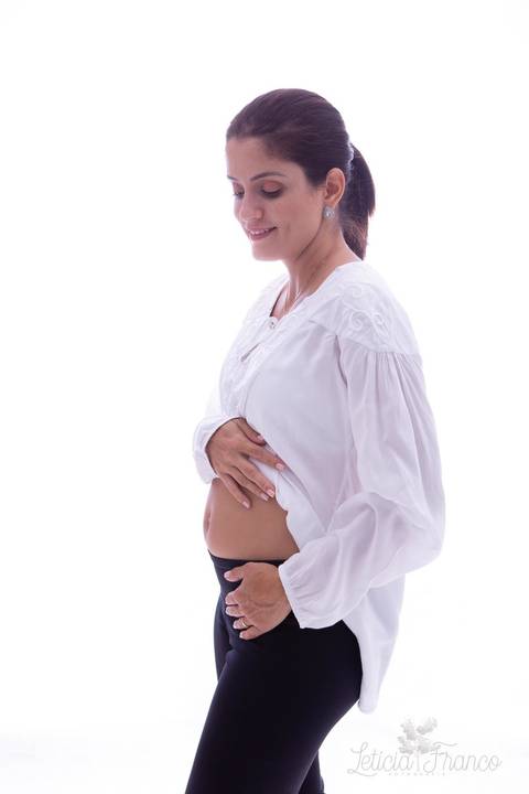 barriga pequena de 9 semanas acompanhamento gestacional  fotografia gestante grávida gestação acompanhamento gestacional registrado pela fotógrafa Letícia Leticia Franco em brasília brasilia df jardim botânico botanico'