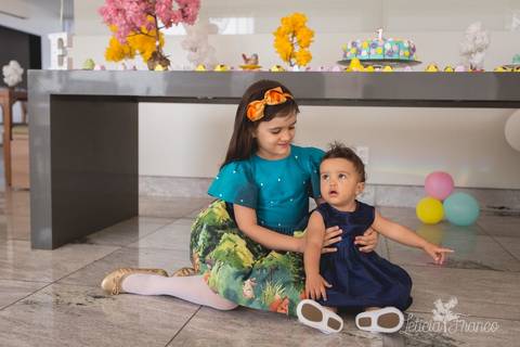 jardim da elena ipes realizado pela fotografa especializada Letícia Franco em Brasília DF festa aniversário de 1 ano primeiro aniversariante'