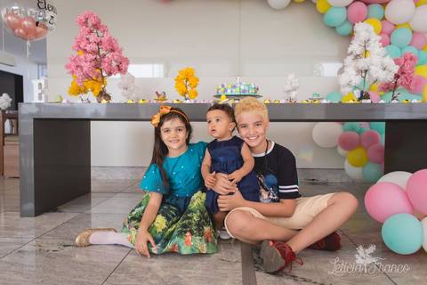 jardim da elena ipes realizado pela fotografa especializada Letícia Franco em Brasília DF festa aniversário de 1 ano primeiro aniversariante'