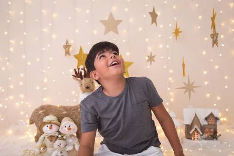 ensaio de natal 2019 casa do papai noel quarto sala estrelas o mais lindo bonito de brasilia feito pela fotografa leticia franco infantil bebe criança adultos adulto adolescente df jardim botanico divertido diversão brincando brincadeiras'