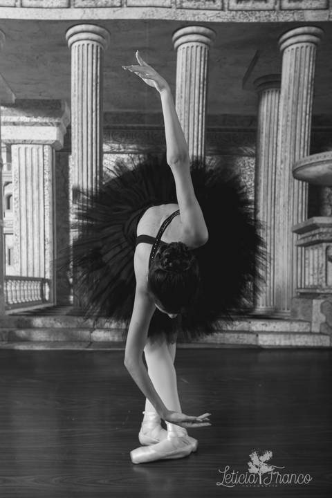Regina corvello bailarinas fotografadas pela fotografa Letícia Franco no Lago SUl em Brasília DF'