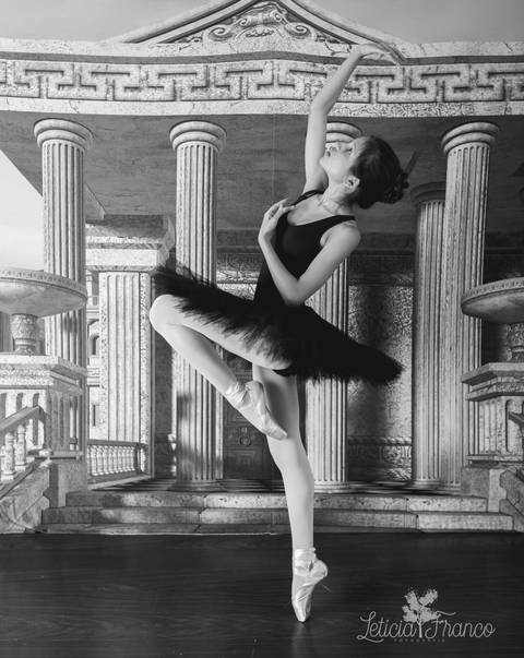 Regina corvello bailarinas fotografadas pela fotografa Letícia Franco no Lago SUl em Brasília DF'