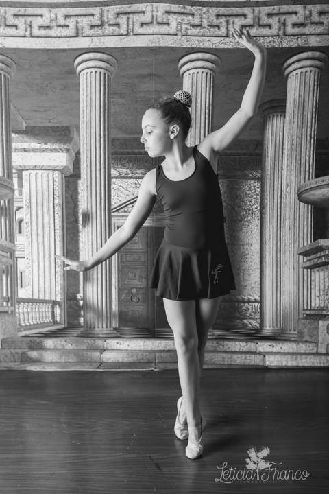 Regina corvello bailarinas fotografadas pela fotografa Letícia Franco no Lago SUl em Brasília DF'