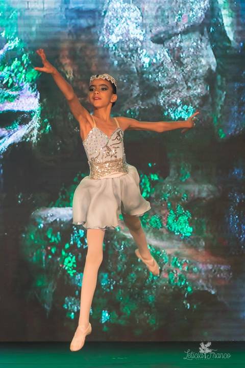 Regina corvello bailarinas fotografadas pela fotografa Letícia Franco no Lago SUl em Brasília DF teatro oi espetaculo Sylvia'