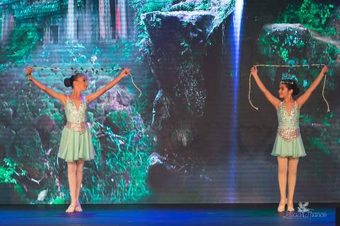 Regina corvello bailarinas fotografadas pela fotografa Letícia Franco no Lago SUl em Brasília DF teatro oi espetaculo Sylvia'