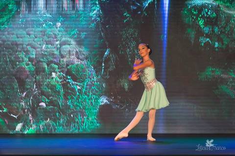 Regina corvello bailarinas fotografadas pela fotografa Letícia Franco no Lago SUl em Brasília DF teatro oi espetaculo Sylvia'