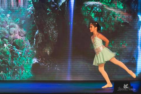 Regina corvello bailarinas fotografadas pela fotografa Letícia Franco no Lago SUl em Brasília DF teatro oi espetaculo Sylvia'