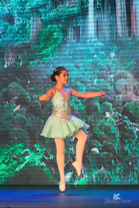 Regina corvello bailarinas fotografadas pela fotografa Letícia Franco no Lago SUl em Brasília DF teatro oi espetaculo Sylvia'