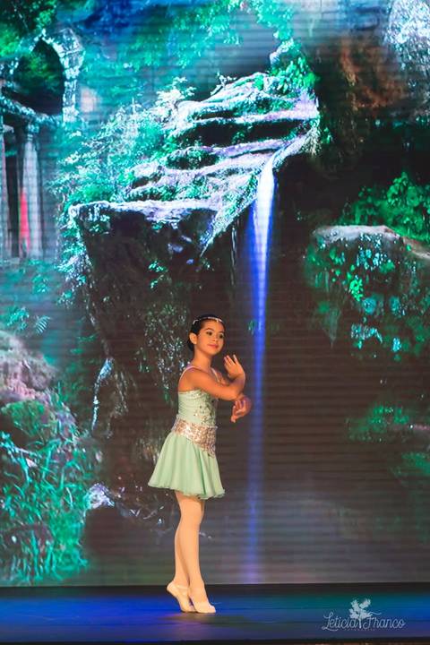 Regina corvello bailarinas fotografadas pela fotografa Letícia Franco no Lago SUl em Brasília DF teatro oi espetaculo Sylvia'