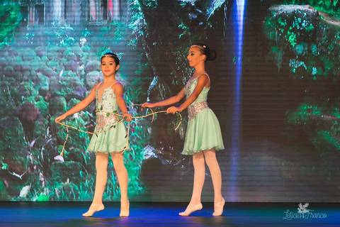 Regina corvello bailarinas fotografadas pela fotografa Letícia Franco no Lago SUl em Brasília DF teatro oi espetaculo Sylvia'