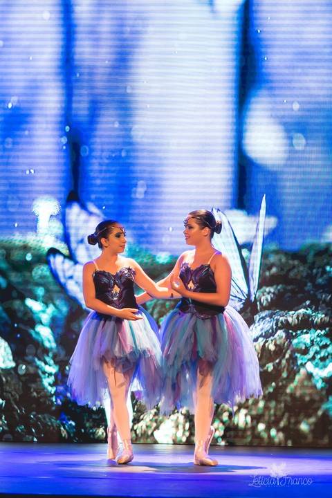 Regina corvello bailarinas fotografadas pela fotografa Letícia Franco no Lago SUl em Brasília DF teatro oi espetaculo Sylvia'