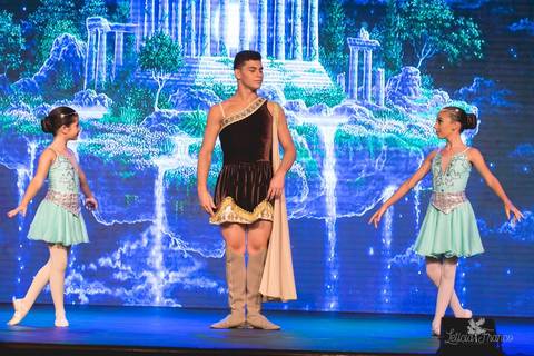 Regina corvello bailarinas fotografadas pela fotografa Letícia Franco no Lago SUl em Brasília DF teatro oi espetaculo Sylvia'