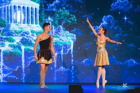 Regina corvello bailarinas fotografadas pela fotografa Letícia Franco no Lago SUl em Brasília DF teatro oi espetaculo Sylvia'