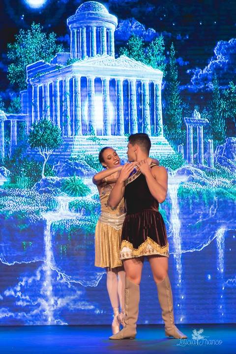 Regina corvello bailarinas fotografadas pela fotografa Letícia Franco no Lago SUl em Brasília DF teatro oi espetaculo Sylvia'