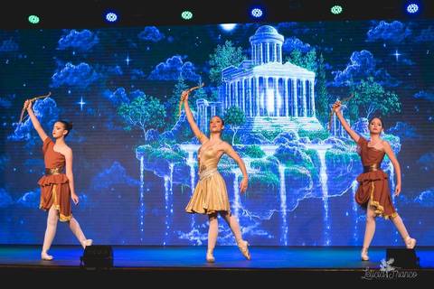 Regina corvello bailarinas fotografadas pela fotografa Letícia Franco no Lago SUl em Brasília DF teatro oi espetaculo Sylvia'