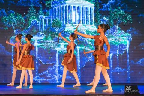 Regina corvello bailarinas fotografadas pela fotografa Letícia Franco no Lago SUl em Brasília DF teatro oi espetaculo Sylvia'
