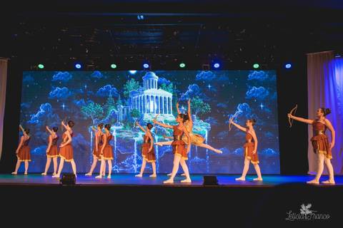 Regina corvello bailarinas fotografadas pela fotografa Letícia Franco no Lago SUl em Brasília DF teatro oi espetaculo Sylvia'