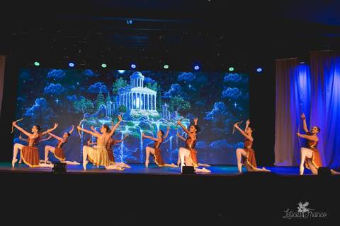 Regina corvello bailarinas fotografadas pela fotografa Letícia Franco no Lago SUl em Brasília DF teatro oi espetaculo Sylvia'