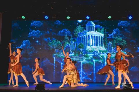 Regina corvello bailarinas fotografadas pela fotografa Letícia Franco no Lago SUl em Brasília DF teatro oi espetaculo Sylvia'