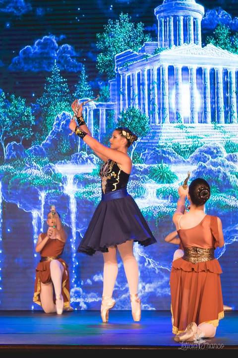 Regina corvello bailarinas fotografadas pela fotografa Letícia Franco no Lago SUl em Brasília DF teatro oi espetaculo Sylvia'