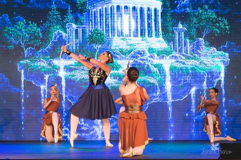 Regina corvello bailarinas fotografadas pela fotografa Letícia Franco no Lago SUl em Brasília DF teatro oi espetaculo Sylvia'