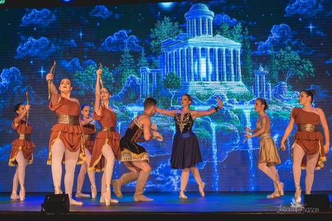 Regina corvello bailarinas fotografadas pela fotografa Letícia Franco no Lago SUl em Brasília DF teatro oi espetaculo Sylvia'