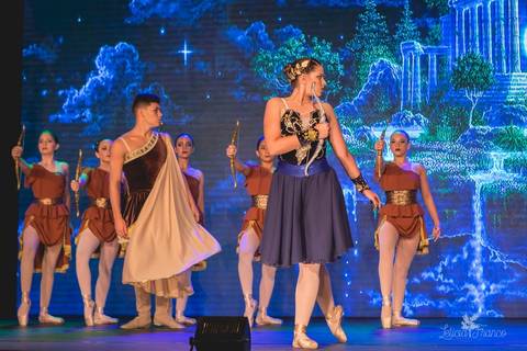 Regina corvello bailarinas fotografadas pela fotografa Letícia Franco no Lago SUl em Brasília DF teatro oi espetaculo Sylvia'