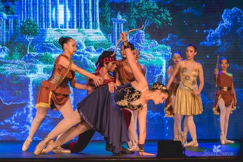 Regina corvello bailarinas fotografadas pela fotografa Letícia Franco no Lago SUl em Brasília DF teatro oi espetaculo Sylvia'