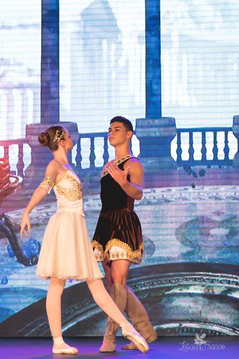 Regina corvello bailarinas fotografadas pela fotografa Letícia Franco no Lago SUl em Brasília DF teatro oi espetaculo Sylvia'