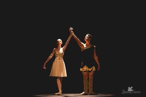 Regina corvello bailarinas fotografadas pela fotografa Letícia Franco no Lago SUl em Brasília DF teatro oi espetaculo Sylvia'